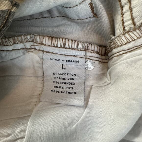 NEW! EASEL Womens Distressed Knee Length Leopard Raw Hem Shorts Size Large - Picture 9 of 12